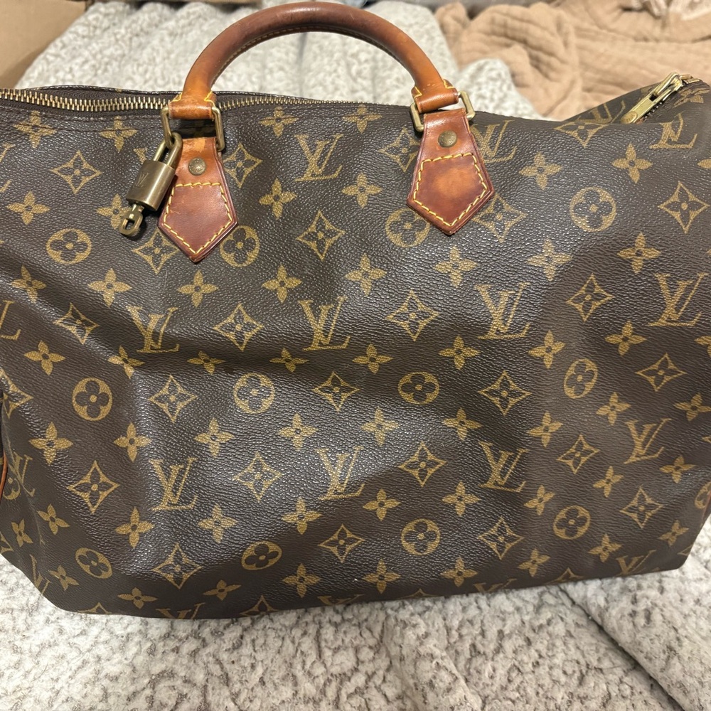 SOLD Louis Vuitton Brown Monogram speedy 40